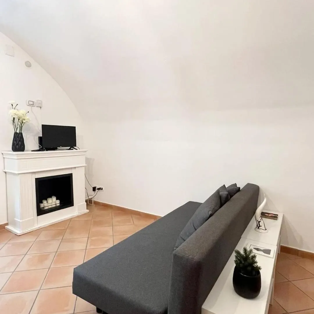 Chiaia Central Apartment Napoli contacts