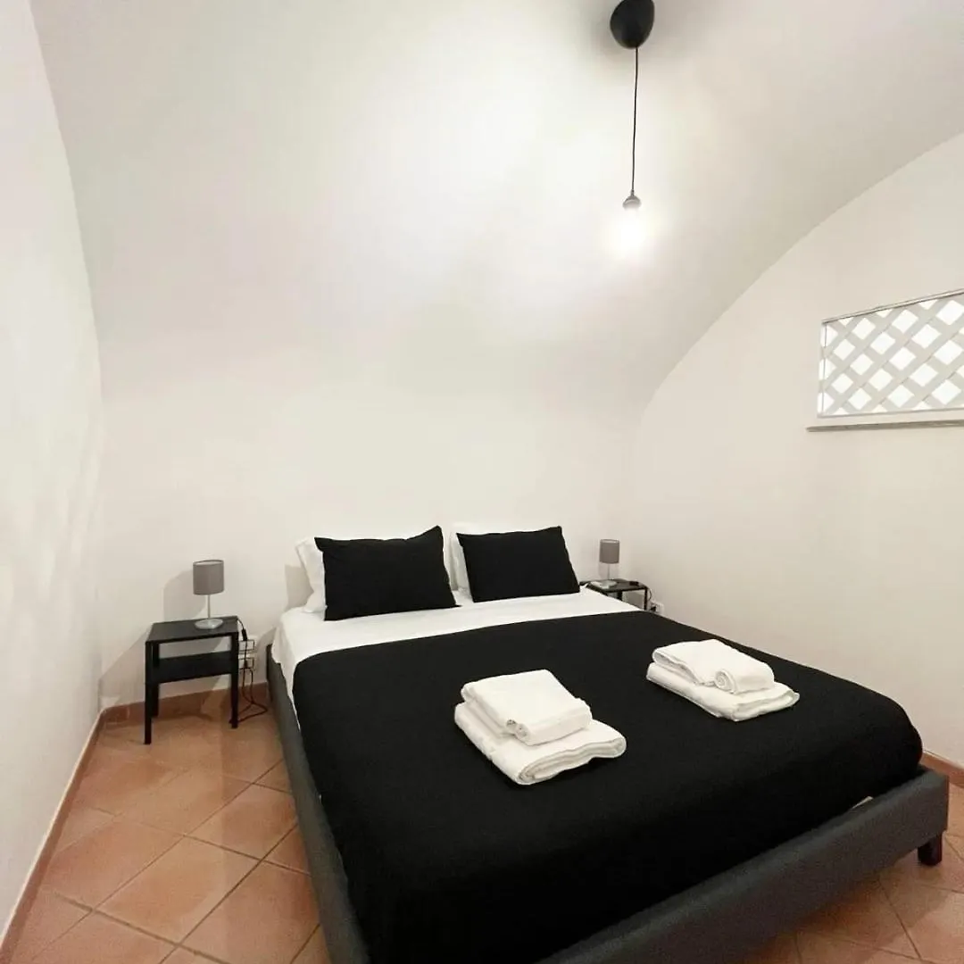 Chiaia Central Apartment Napoli Italy